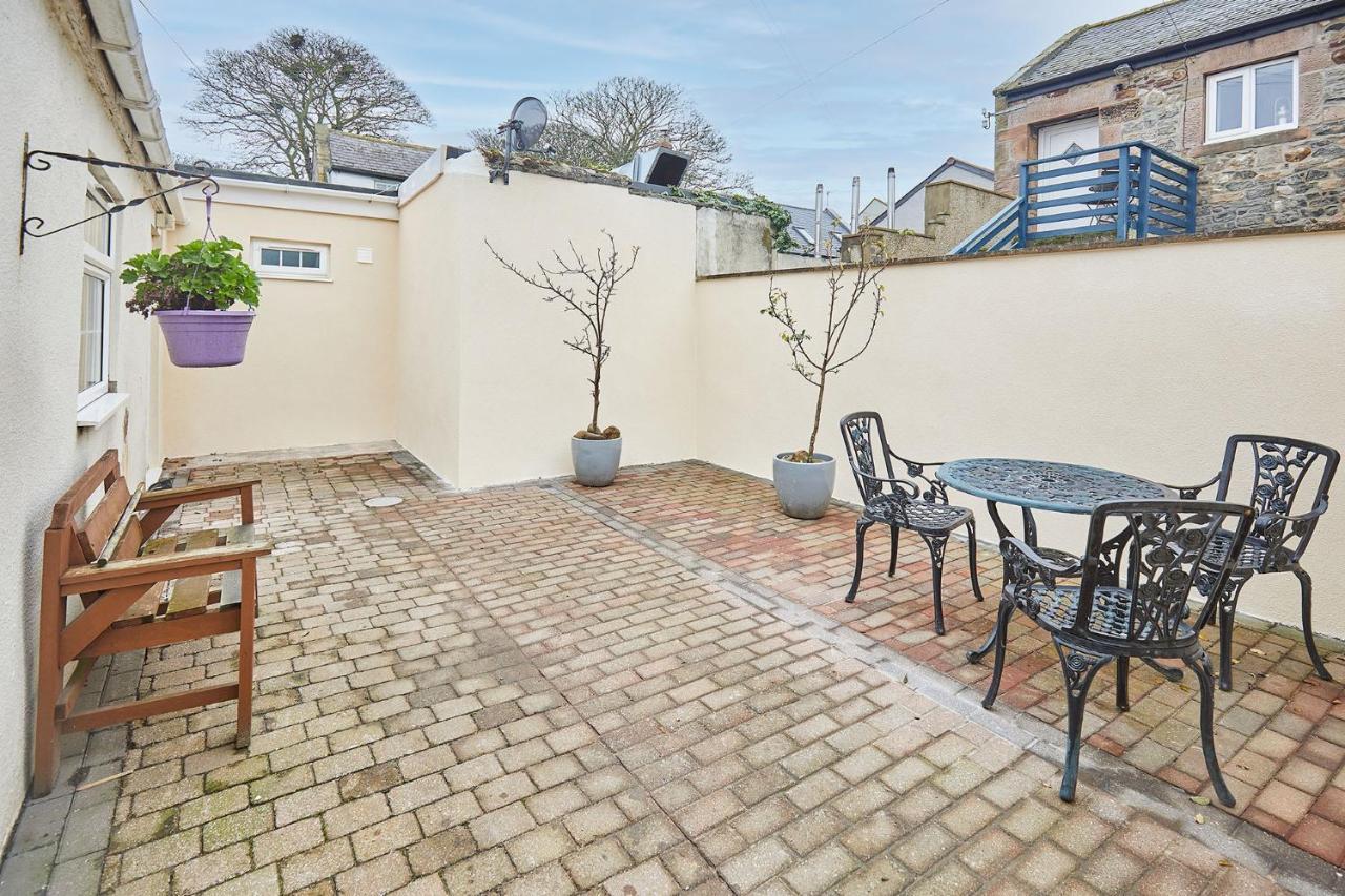 Host & Stay - Iona Cottage Beadnell Exteriör bild